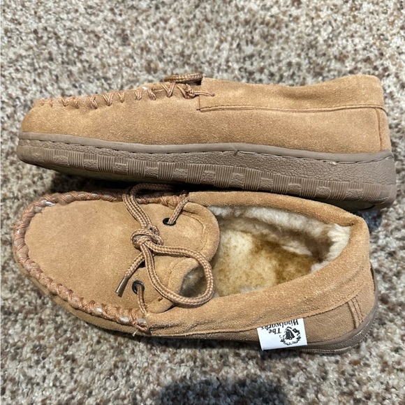 Woolworks 100% Australian Sheepskin
Slippers - MOCCASIN STYLE. NWOT - Picture 3 of 4
